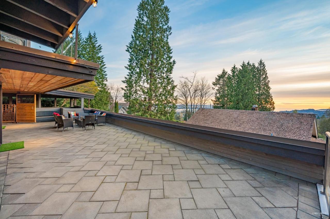 Grouse Cheerful Large Private Bedroom, Bath, Shared Deck, Pool, Hot Tub North Vancouver Exterior foto
