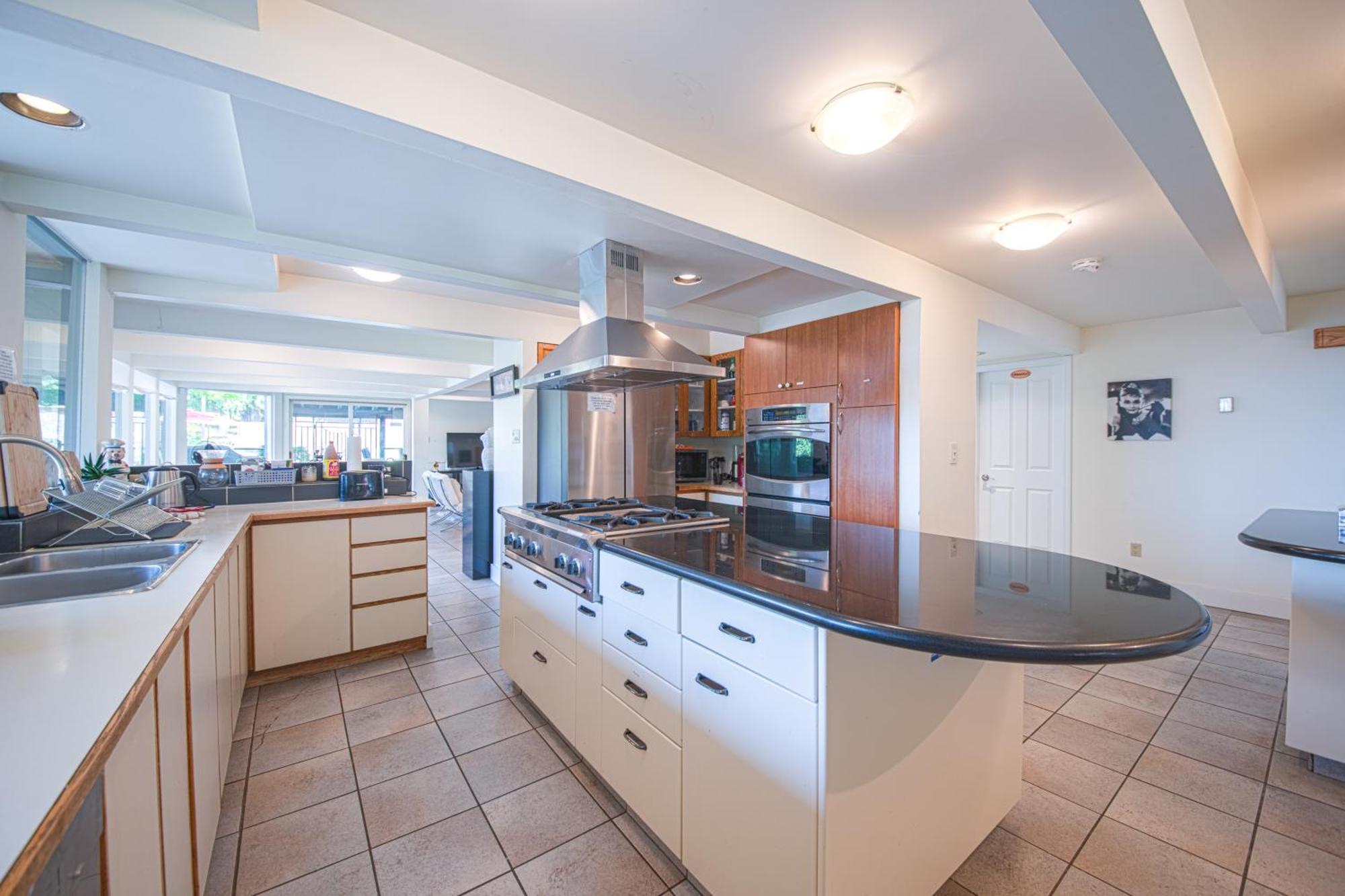 Grouse Cheerful Large Private Bedroom, Bath, Shared Deck, Pool, Hot Tub North Vancouver Exterior foto